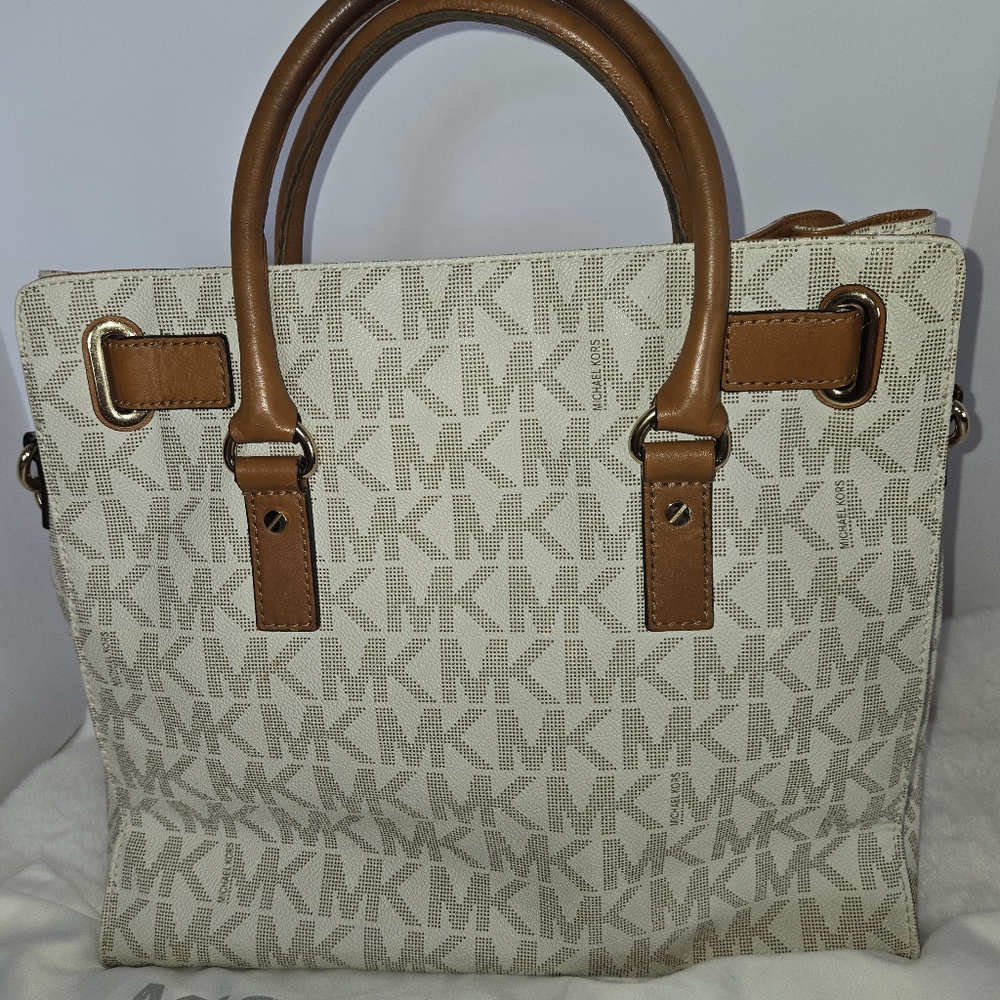 Michael Kors Hamilton Signature Crean And Tan Tote with Dustbag -… - Picture 2 of 14